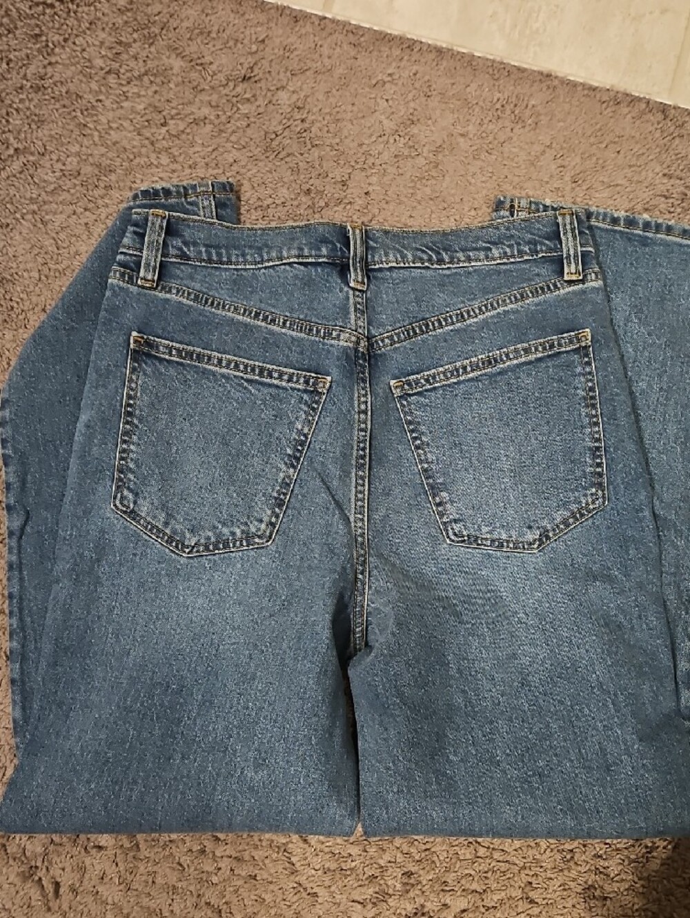 Universal Thread Women's Straight Jeans in Blue Denim - Picture 2 of 4
